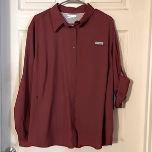 New!! Maroon Columbia snap women’s top